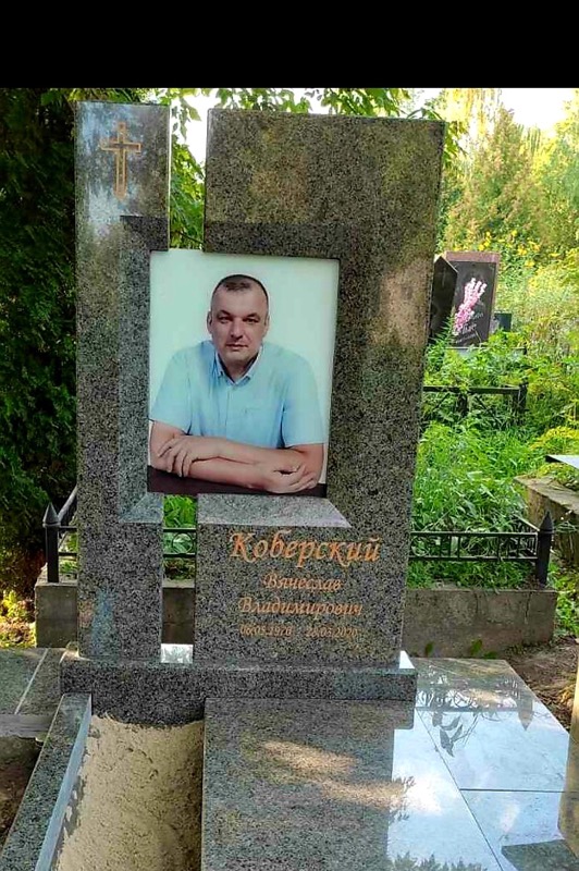 Кольорове фото в склі на сучасному гранітному пам’ятнику