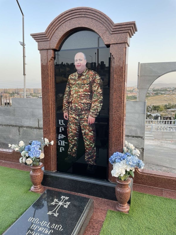 Фотоскло в арковій композиції пам’ятника військовому
